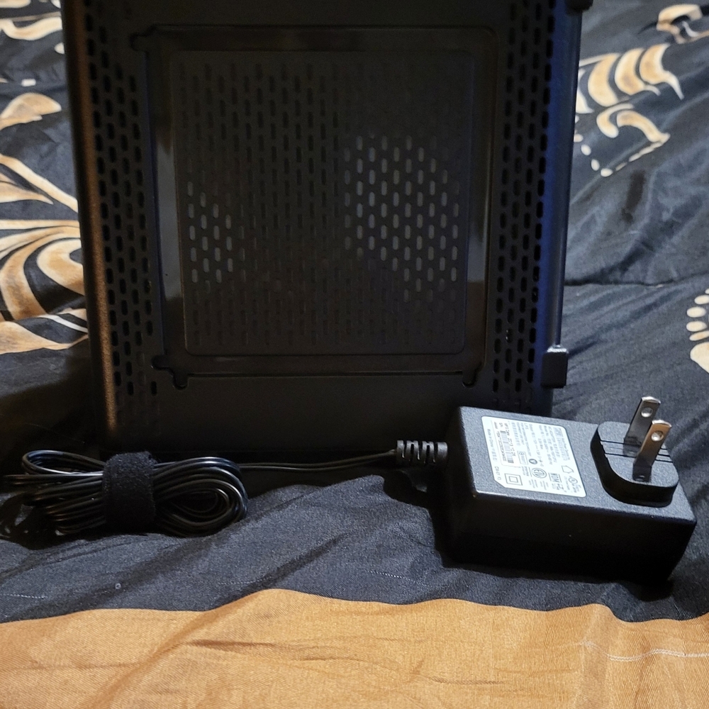 Motorola Surboard Cable Modem & Router - Picture 4 of 8